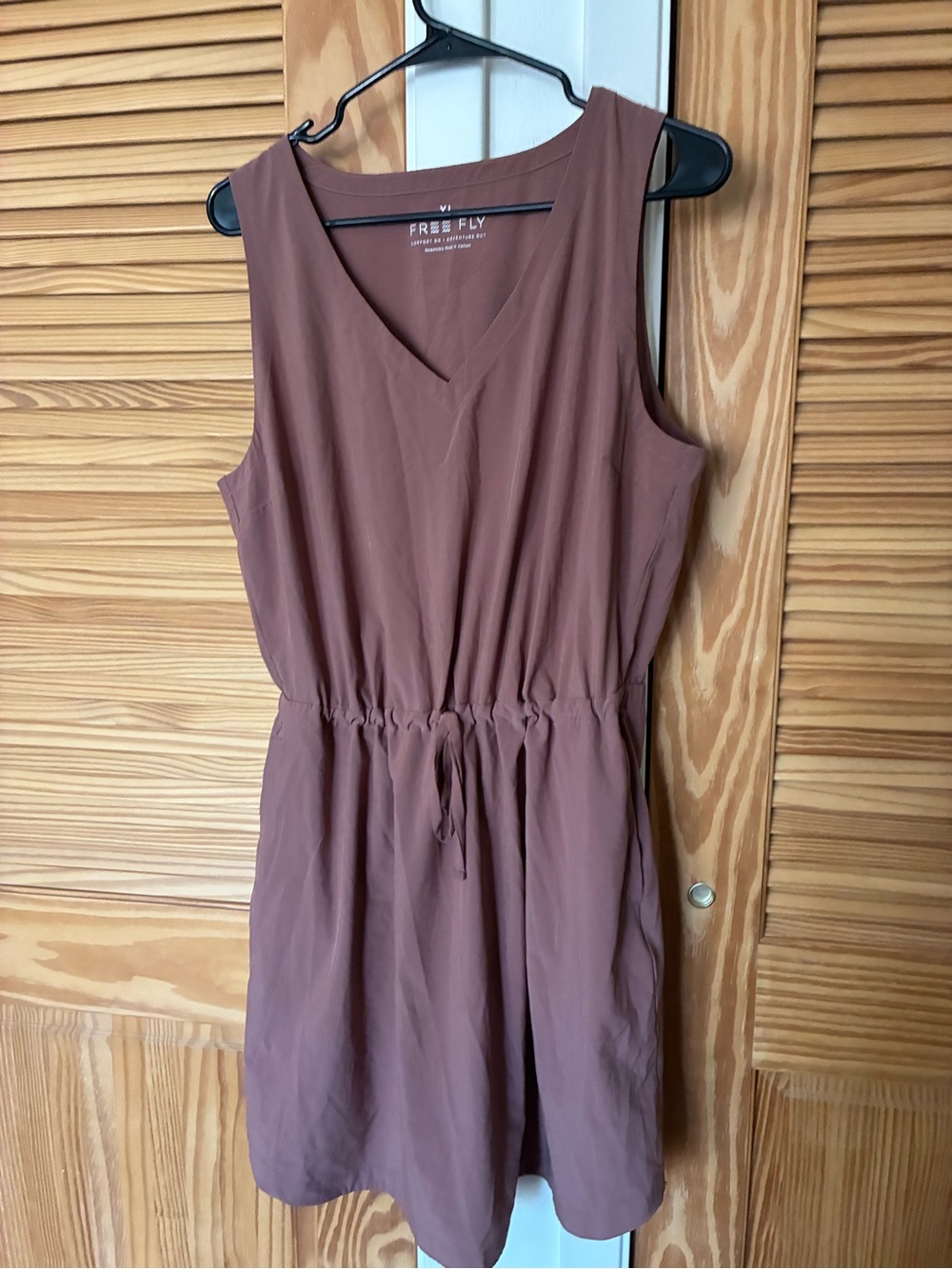Free fly Women's Sleeveless V-Neck Rust Brown Drawstring Dress size xl